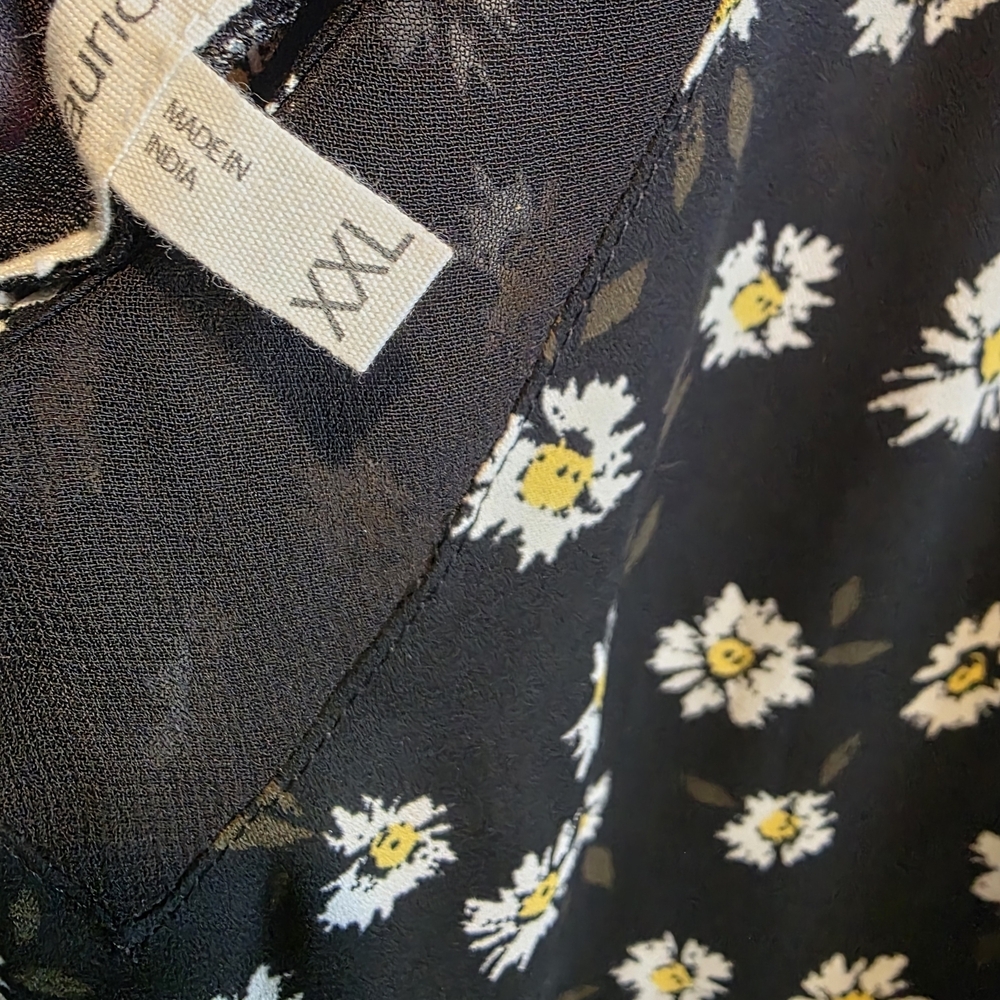 Maurices Daisy Print Sleeveless Blouse - Picture 5 of 5